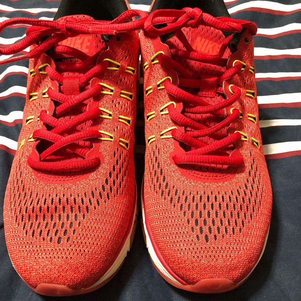2015 women’s Nike Tailwind 8